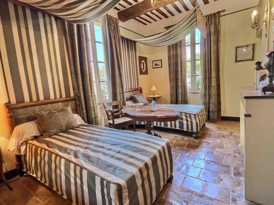 Chez Lydia - Osez La Vie De Chateau ! Pont Du Gard, Uzes เรอมูแล็งส์ ภายนอก รูปภาพ
